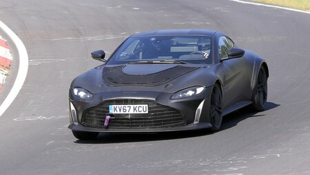 El Aston Martin Vantage RS se deja ver en Nürburgring sin apenas camuflaje, y es de lo más tentador