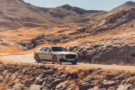 Bentley Flying Spur 2020 destaca su aspecto más intimidante con el nuevo acabado Blackline