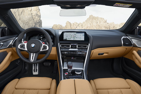 BMW M8 Cabrio Competition interior