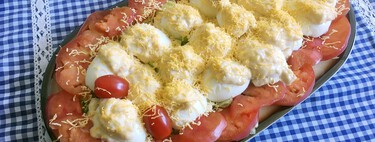 Bocarriba o bocabajo: el gran debate que no sabíamos que divide a España es cómo servir los huevos rellenos 