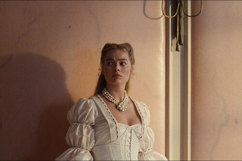 No sé qué problema tiene el cine con 'Cumbres borrascosas', pero siempre deja fuera lo mejor del libro. La nueva versión con Margot Robbie cae en el mismo error