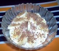 Plátano con yogur y unas virutas de chocolate