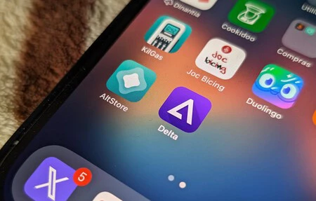 F-Droid や Aurora Store はありませんが、iOS には Apple App Store の代替ストアがすでにあります