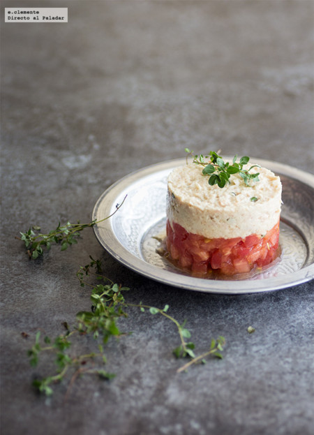 Tartar de tomate con rillette de atún. Receta sencilla de aperitivo