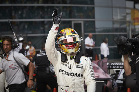 Hamilton se lleva la victoria en un animado GP de China de F1