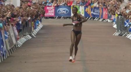 Durísimo final de la maratón de los Commonwealth Games: ¿merece la pena?
