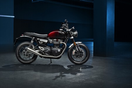 Triumph Bonneville Stealth Edition 2024 013