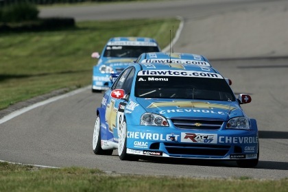 Chevrolet domina las carreras del domingo