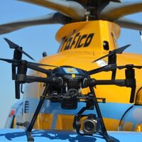 Los drones de la DGT: cómo los usan para multar, cuántos hay, quién los controla y qué infracciones 'cazan' más 