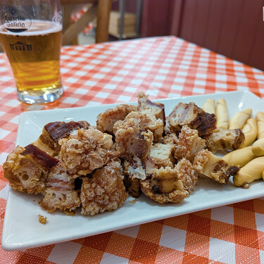 Segovia quiere tener su propio torrezno, que se come frío: “Soria lo ha hecho famoso, pero es un producto castellano” 