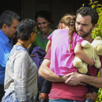 Cuando una ley está por encima del amor: separan a una niña de 6 años de sus padres de acogida por ser un 1,5% nativa americana