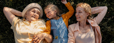 Somos la generación sándwich que cuida a la vez padres mayores e hijos pequeños