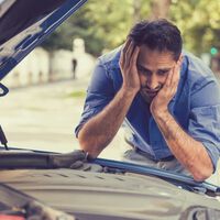 Muchos conductores cometen este error antes de vacaciones y un mecánico aclara por qué un auto que se siente perfecto falla en carretera 