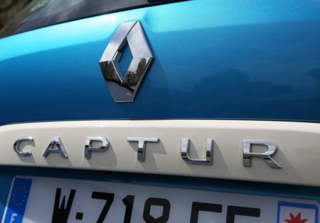 Renault llama a 15,000 autos a revisión en Francia por exceso de emisiones