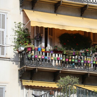 Adiós a los agujeros en la pared: estas son las ventajas de tener un toldo portátil regulable en la terraza o el balcón 