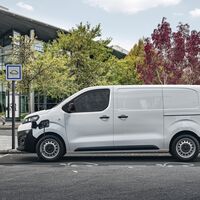 La DGT permitirá conducir furgonetas eléctricas e híbridas de hasta 4.250 kg con el carnet de conducir B