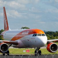 Ryanair y el resto de las low-cost llevan años cobrando por tu maleta de mano. La Unión Europea se ha cansado de ello