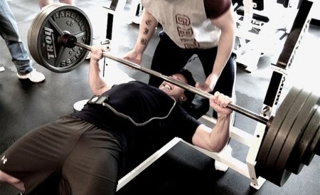 Una serie de ejercicios incrementa la tasa metabolica en reposo al igual que tres series