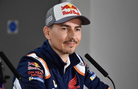 Marc Márquez le lanza una pulla de bienvenida a Jorge Lorenzo: "Se movió sin pensar las consecuencias"