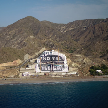 La mayor aberración urbanística de España sigue ahí 20 años después: la historia interminable del Algarrobico