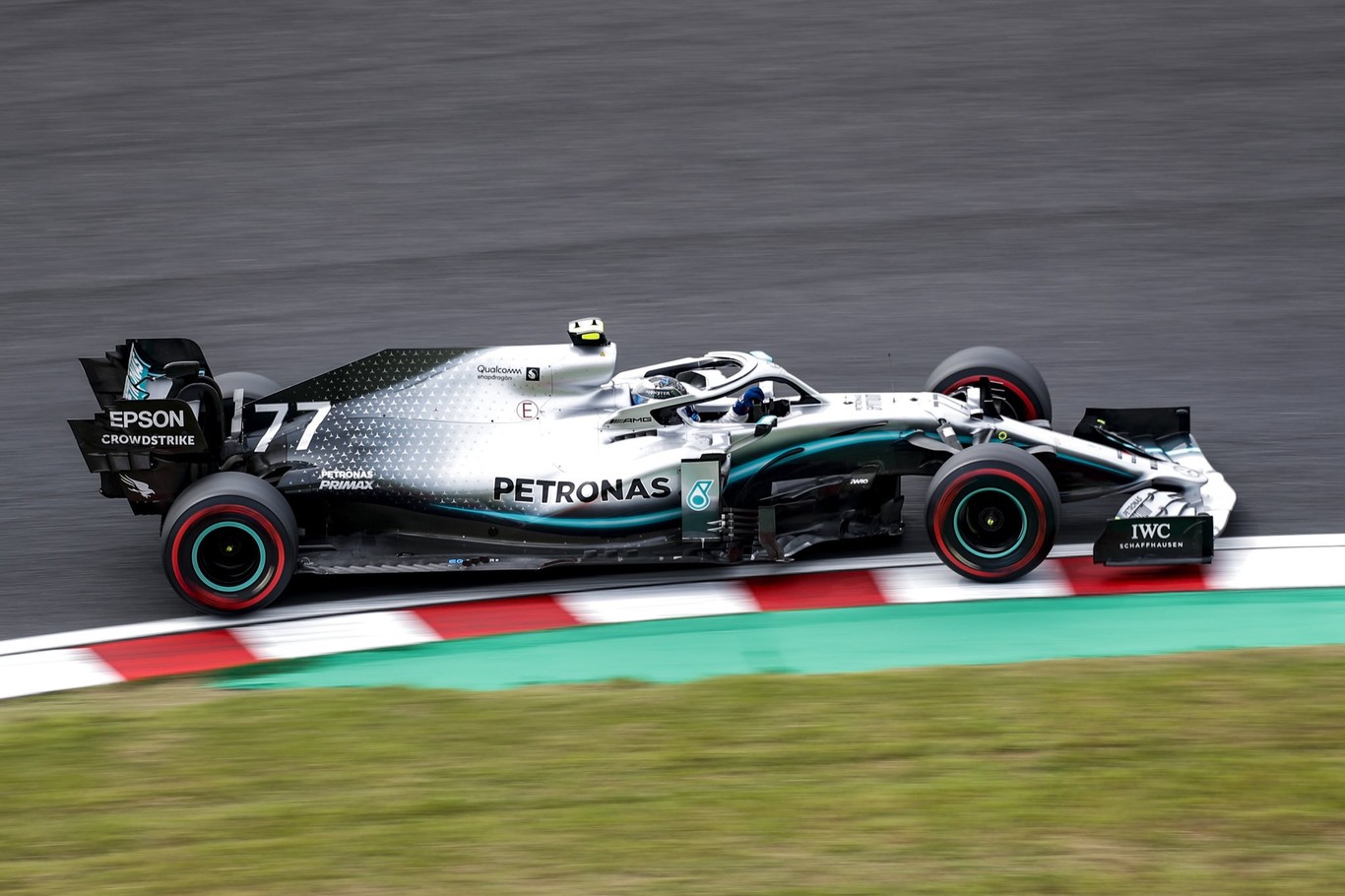 Valtteri Bottas domina el superdomingo en Suzuka gracias a los errores de los pilotos de Ferrari