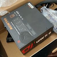 Se gasta 300 euros en una fuente de alimentación y recibe una que apenas cuesta 30. Amazon tiene un problemón con las estafas