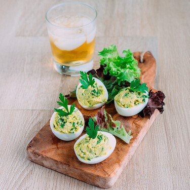 Receta de huevos rellenos de guacamole para el aperitivo