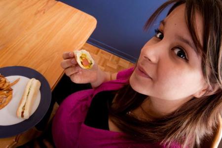 La diabetes gestacional se relaciona con el consumo de comida rápida