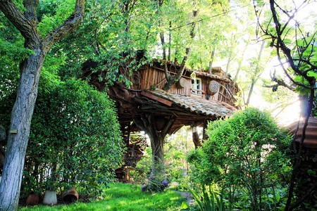 Una de las cabañas en los árboles más rústicas del mundo está en Cuenca