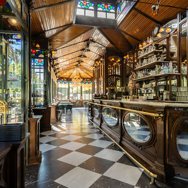 Cierra uno de los cafés más míticos del centro de Madrid por falta de licencia: 60 despidos y una guerra judicial con el ayuntamiento 