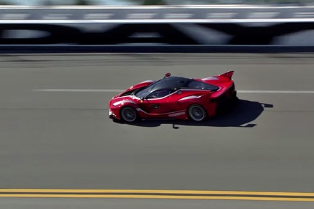 Este vídeo del Ferrari FXX K a más de 320 km/h en los peraltes de Daytona es oro molido para petrolheads