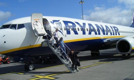 Ryanair se da cuenta de no puede cobrar por todo, ¿rectificará?