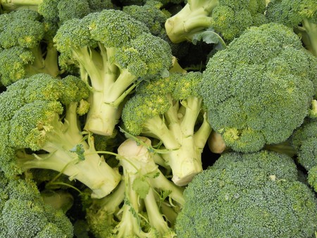 Todo sobre el brócoli: propiedades, beneficios y su uso en la cocina