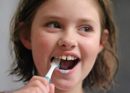 Cómo conseguir que los peques se acostumbren a lavarse los dientes
