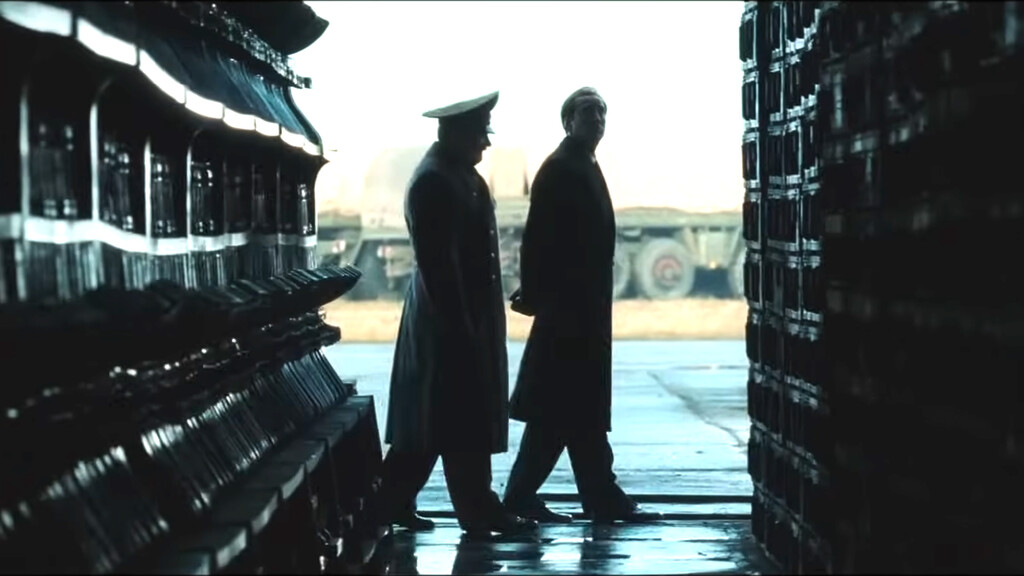 Esta película de Nicolas Cage compró 3.000 AK-47 reales y luego le dedicó uno de los mejores monólogos que tiene un arma en el cine 