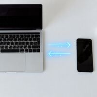 Cómo conectar el móvil al ordenador y todas sus posibilidades: con cable y de forma inalámbrica 