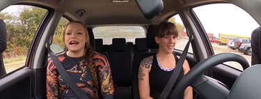 Ver gente dándose estopa en el coche se está haciendo viral. Bienvenido al Car-Jitsu