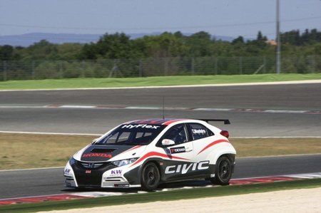 Honda realiza los primeros kilómetros al Civic del WTCC