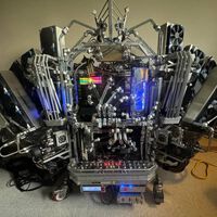 Ha tardado cuatro años en construir el "jefe final de la refrigeración líquida" y el resultado es una bestia de PC sin precedentes 