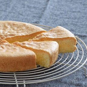 Bizcocho esponjoso sin gluten: receta fácil, ideal para el desayuno o la merienda 