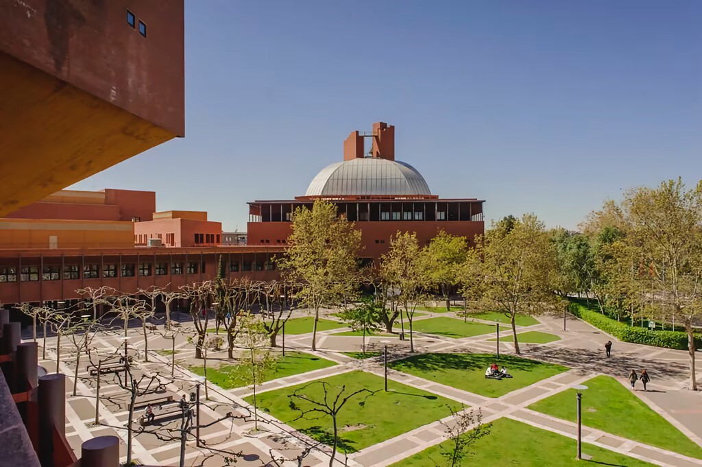 Las universidades españolas saben que no tienen futuro sin la IA: así la están integrando en clase y en el currículum