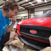 Esse youtuber com 11 milhões de inscritos comprou uma Bugatti na Temu: o unboxing do carro não saiu como previsto