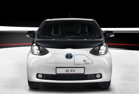 Toyota iQ EV 01