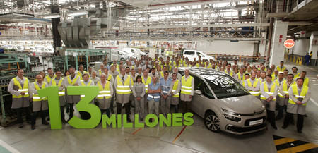 ¡De Vigo a Japón! Ayer salió el vehículo 13 millones de la planta de PSA en Vigo
