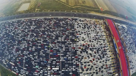 Video: la próxima vez que vayas a quejarte del tráfico, ve lo que sucedió en China