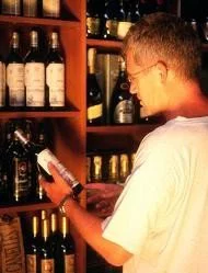 ¿Qué tienes en cuenta cuando compras una botella de vino?