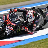 Marco Bezzecchi lidera el festival de Aprilia en Assen y Álex Márquez se vuelve a lesionar el hombro 