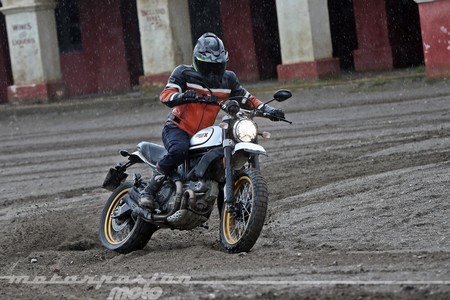 Probamos la Ducati Scrambler Desert Sled, pura actitud con sabor a tequila italiano