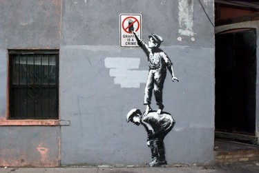 ¿Y si los grafitis de Banksy fueran Gifs? 