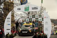 Lorenzo Bertelli prepara su salto con un Fiesta RS WRC